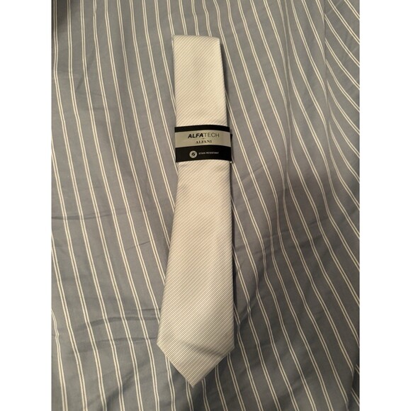 NWT Alfani Mens Andree Solid Pattern White 100 Necktie - Picture 1 of 2